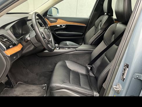 Used 2023 Volvo XC90 B5 Plus AWD/4WD image 2