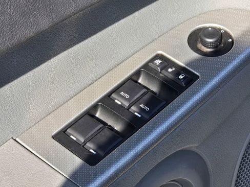 Used 2007 Jeep Commander Sport image 29