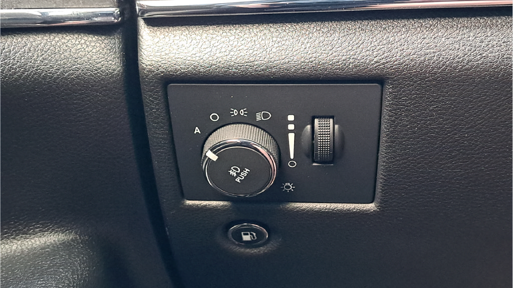 Used 2014 Jeep Grand Cherokee SRT8 w/ Luxury Group II AWD/4WD image 37