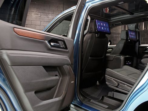 Used 2025 GMC Yukon Denali w/ Denali Reserve Package AWD/4WD image 44