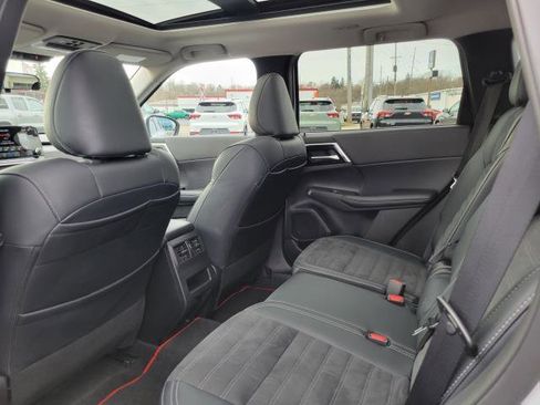 Used 2024 Mitsubishi Outlander 4WD Plug-In Hybrid image 22