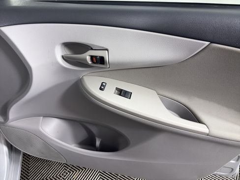 Used 2013 Toyota Corolla LE image 41