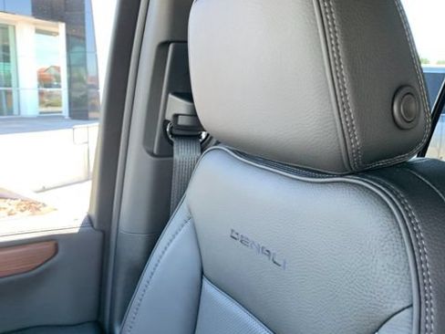 Used 2026 GMC Yukon Denali w/ LPO, Floor Liner Package AWD/4WD image 33