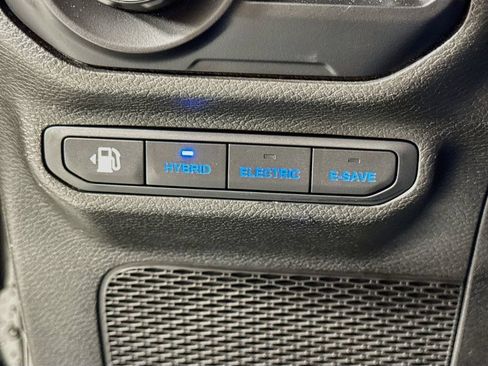 Used 2023 Jeep Wrangler Unlimited Sahara AWD/4WD image 15