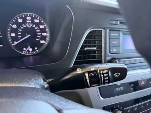 Used 2015 Hyundai Sonata SE FWD image 14
