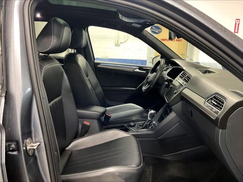 Used 2024 Volkswagen Tiguan SE R-Line image 11