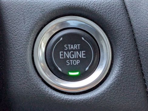 Used 2024 GMC Yukon XL SLT image 31