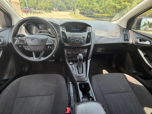 Used 2017 Ford Focus SE FWD image 10