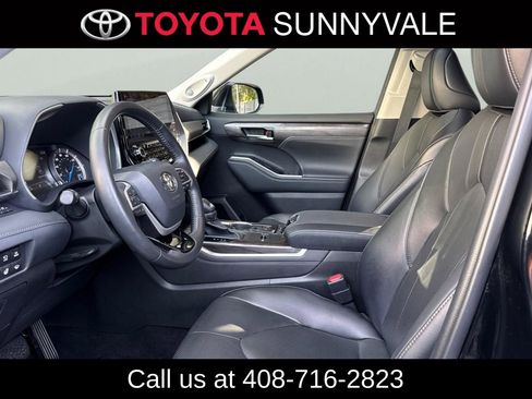 Used 2022 Toyota Highlander Limited image 14