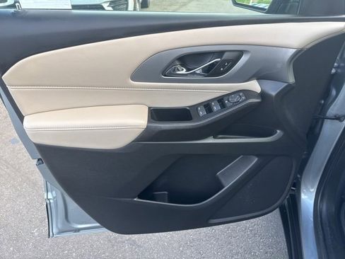 Used 2023 Chevrolet Traverse LS image 11