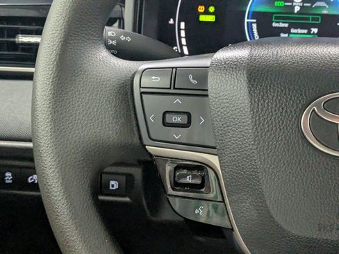 Used 2025 Toyota Camry LE FWD image 15