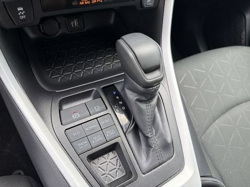Used 2025 Toyota RAV4 XLE AWD/4WD image 22