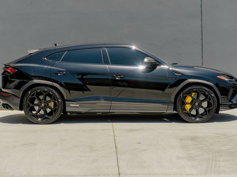 Used 2024 Lamborghini Urus Performante AWD/4WD image 6