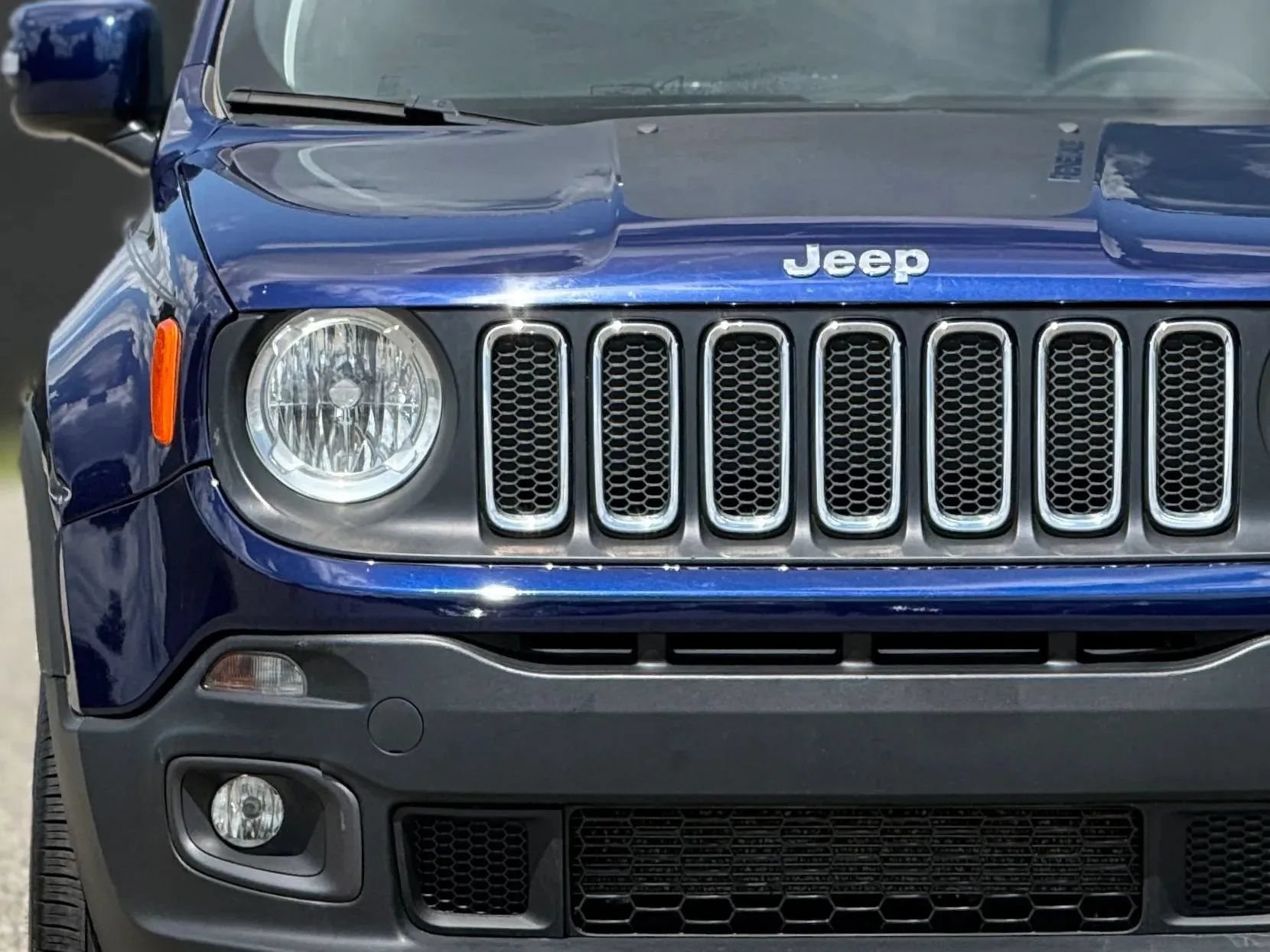 Used 2018 Jeep Renegade Latitude w/ Cold Weather Group AWD/4WD image 11