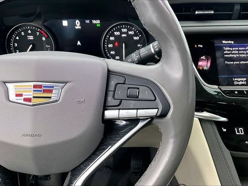 Used 2020 Cadillac XT6 Premium Luxury FWD image 24