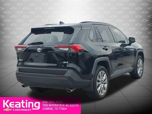 Used 2022 Toyota RAV4 XLE Premium FWD image 6