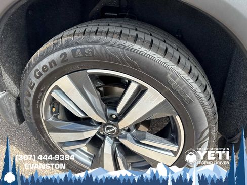 Used 2024 Nissan Rogue SL w/ SL Premium Package AWD/4WD image 10