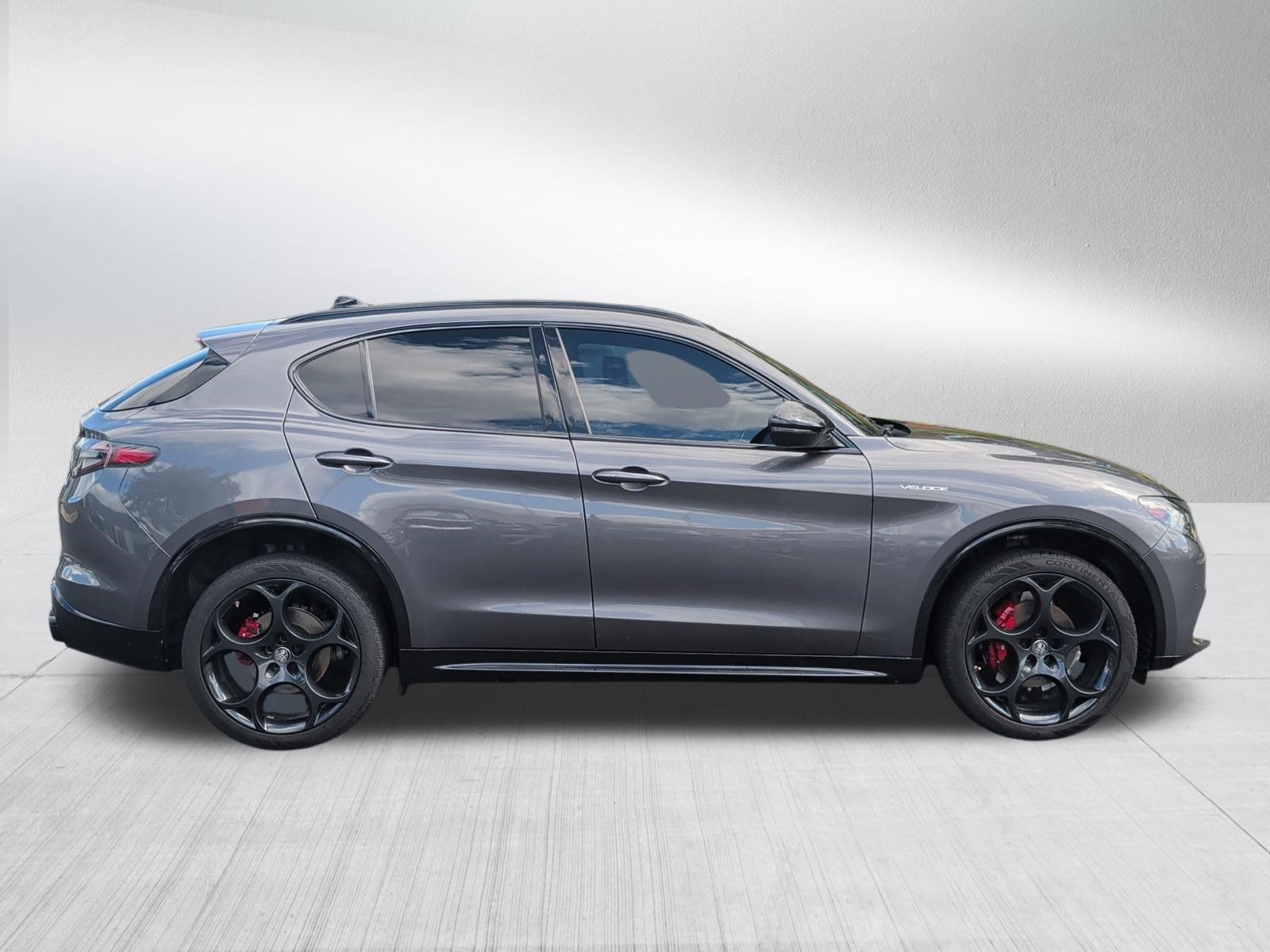 Used 2024 Alfa Romeo Stelvio Veloce AWD/4WD image 9