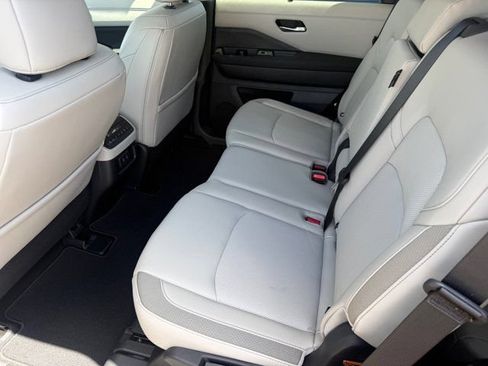 New 2026 Nissan Pathfinder SL w/ SL Premium Package (P04) FWD image 21