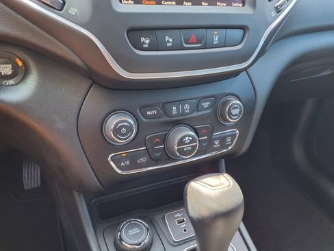 Used 2023 Jeep Cherokee Altitude Lux AWD/4WD image 17