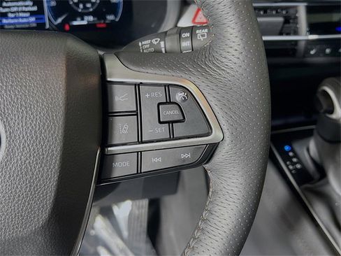 Used 2025 Toyota Sienna Platinum image 17