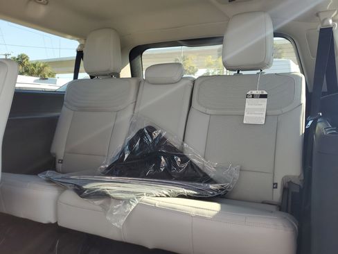 New 2025 Ford Expedition Max Platinum w/ Platinum Ultimate Package image 11