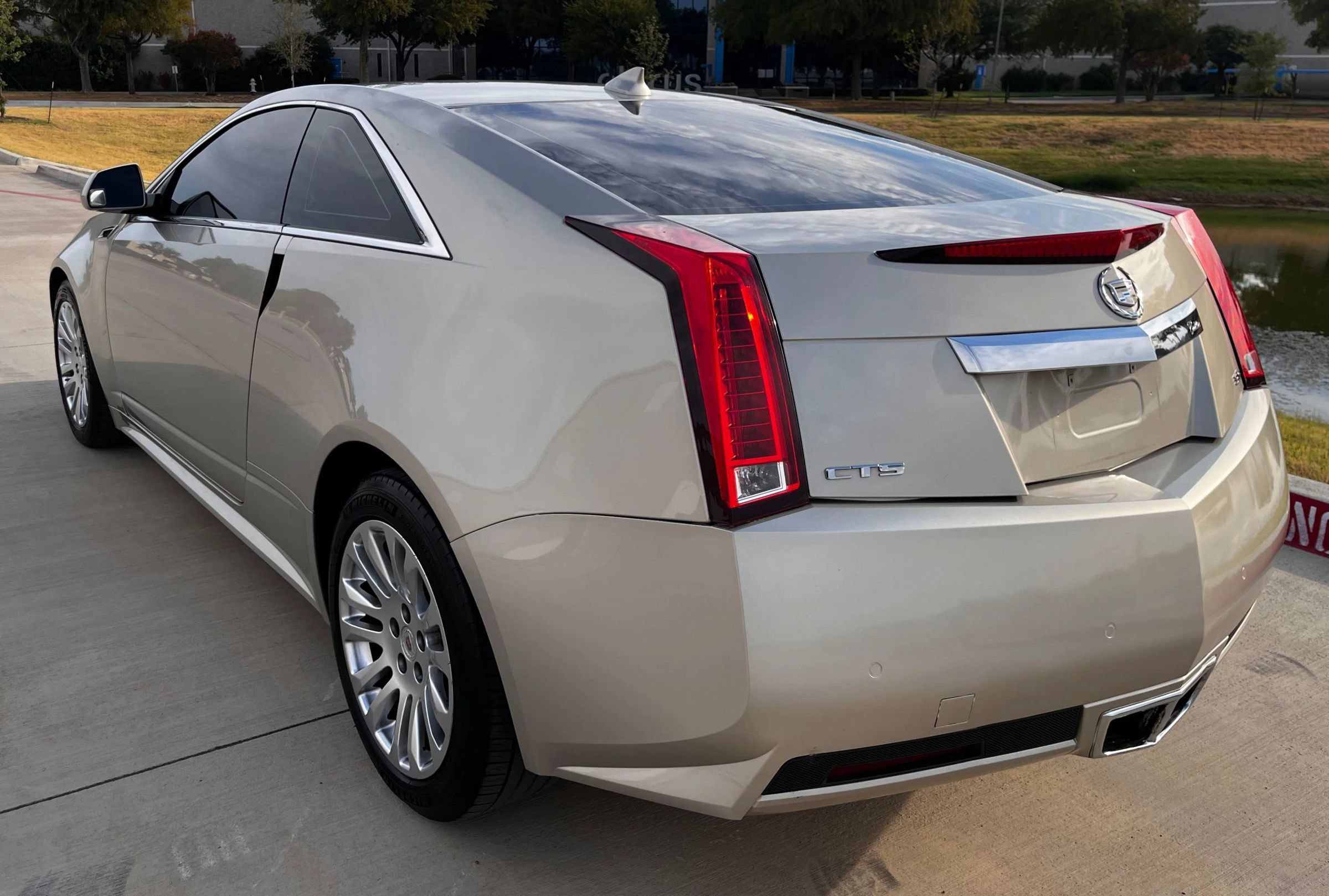 Used 2014 Cadillac CTS Coupe RWD image 6