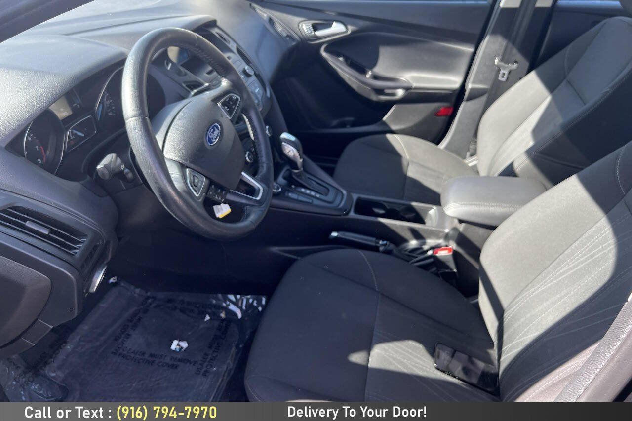 Used 2015 Ford Focus SE w/ SE Cold Weather Package FWD image 13