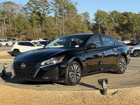 Used 2024 Nissan Altima 2.5 SV image 3