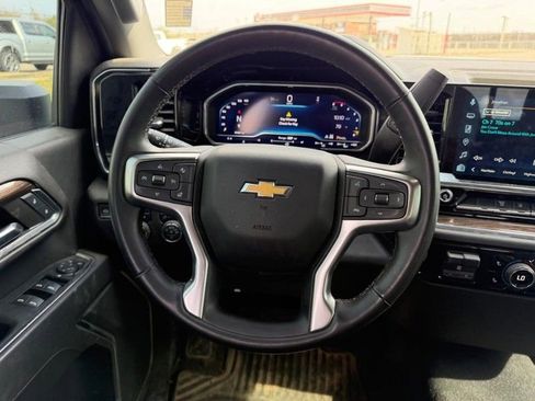 Used 2024 Chevrolet Silverado 2500 LT w/ Convenience Package image 9