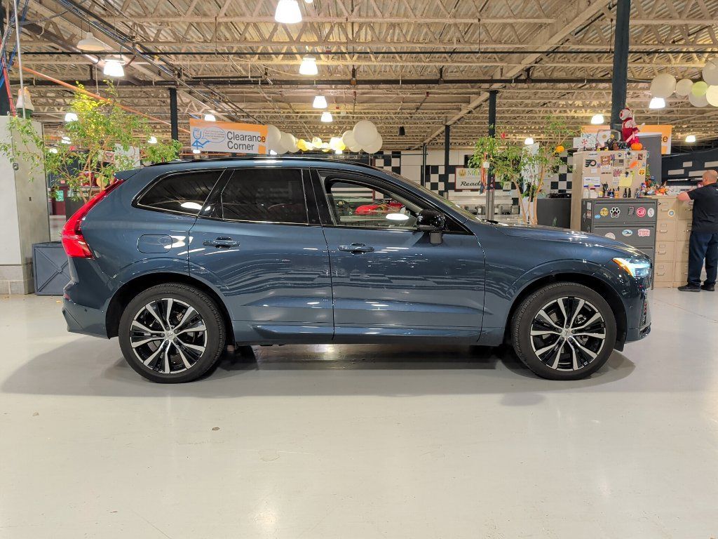 Used 2025 Volvo XC60 B5 Plus AWD/4WD image 7