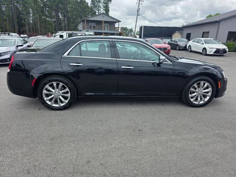 Used 2017 Chrysler 300 C w/ Light Group image 4