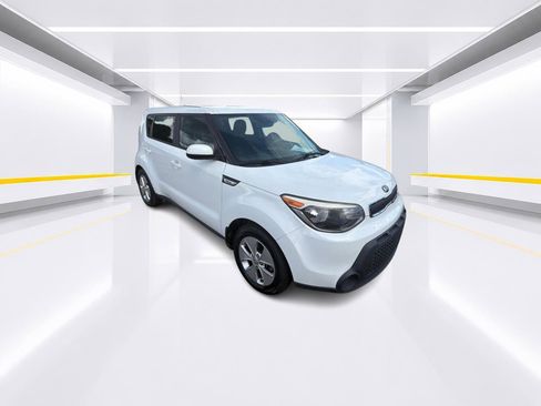 Used 2016 Kia Soul FWD image 2