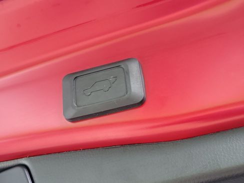 Used 2025 Toyota RAV4 XLE w/ Convenience Package FWD image 10