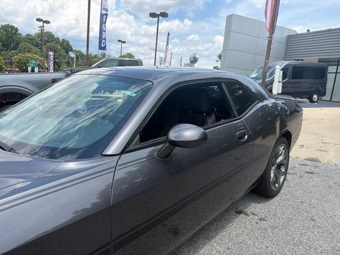 Used 2016 Dodge Challenger SXT w/ Driver Convenience Group RWD image 5