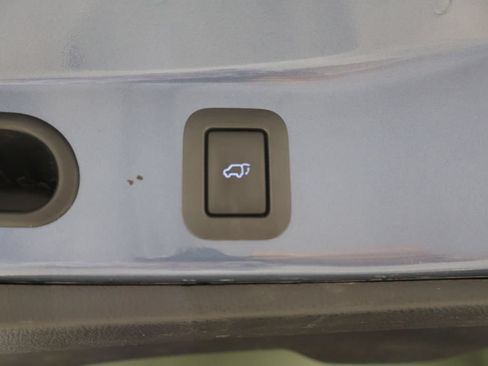 Used 2016 Toyota Highlander XLE AWD/4WD image 21