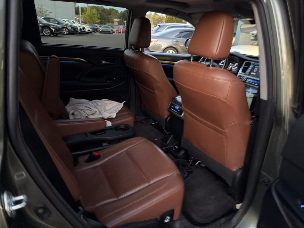 Used 2017 Toyota Highlander Limited AWD/4WD image 11
