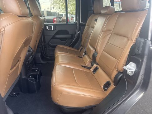 Used 2020 Jeep Gladiator Overland AWD/4WD image 19