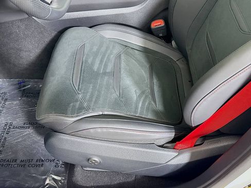 Used 2025 Mercedes-Benz GLC 43 AMG 4MATIC image 19