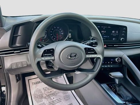 Used 2022 Hyundai Elantra SEL FWD image 16