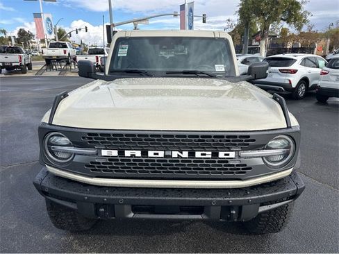 New 2025 Ford Bronco Badlands image 2