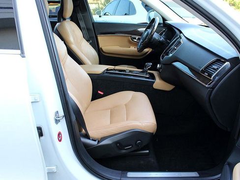 Used 2016 Volvo XC90 T6 Momentum image 30