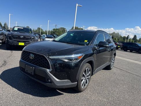 Used 2025 Toyota Corolla Cross XLE AWD/4WD image 2