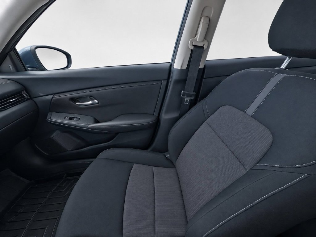 Used 2025 Nissan Sentra SV w/ All-Weather Package FWD image 18