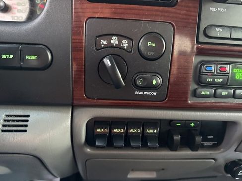 Used 2005 Ford F250 Lariat image 38