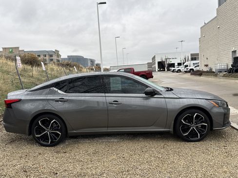 Used 2023 Nissan Altima 2.5 SR image 6