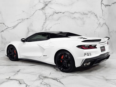 Used 2025 Chevrolet Corvette E-Ray AWD/4WD image 8