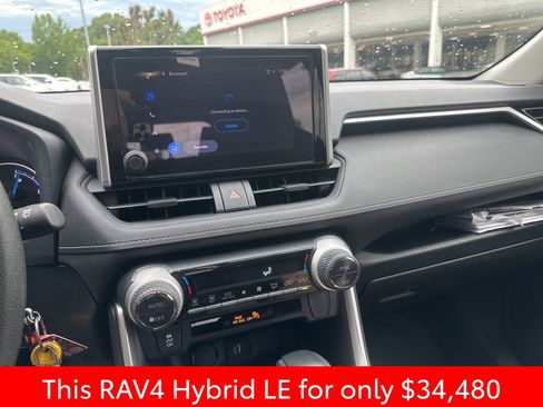 Used 2025 Toyota RAV4 LE AWD/4WD image 14