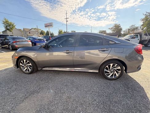 Used 2018 Honda Civic EX image 11
