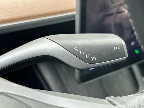 Used 2025 Tesla Model Y Long Range RWD image 26